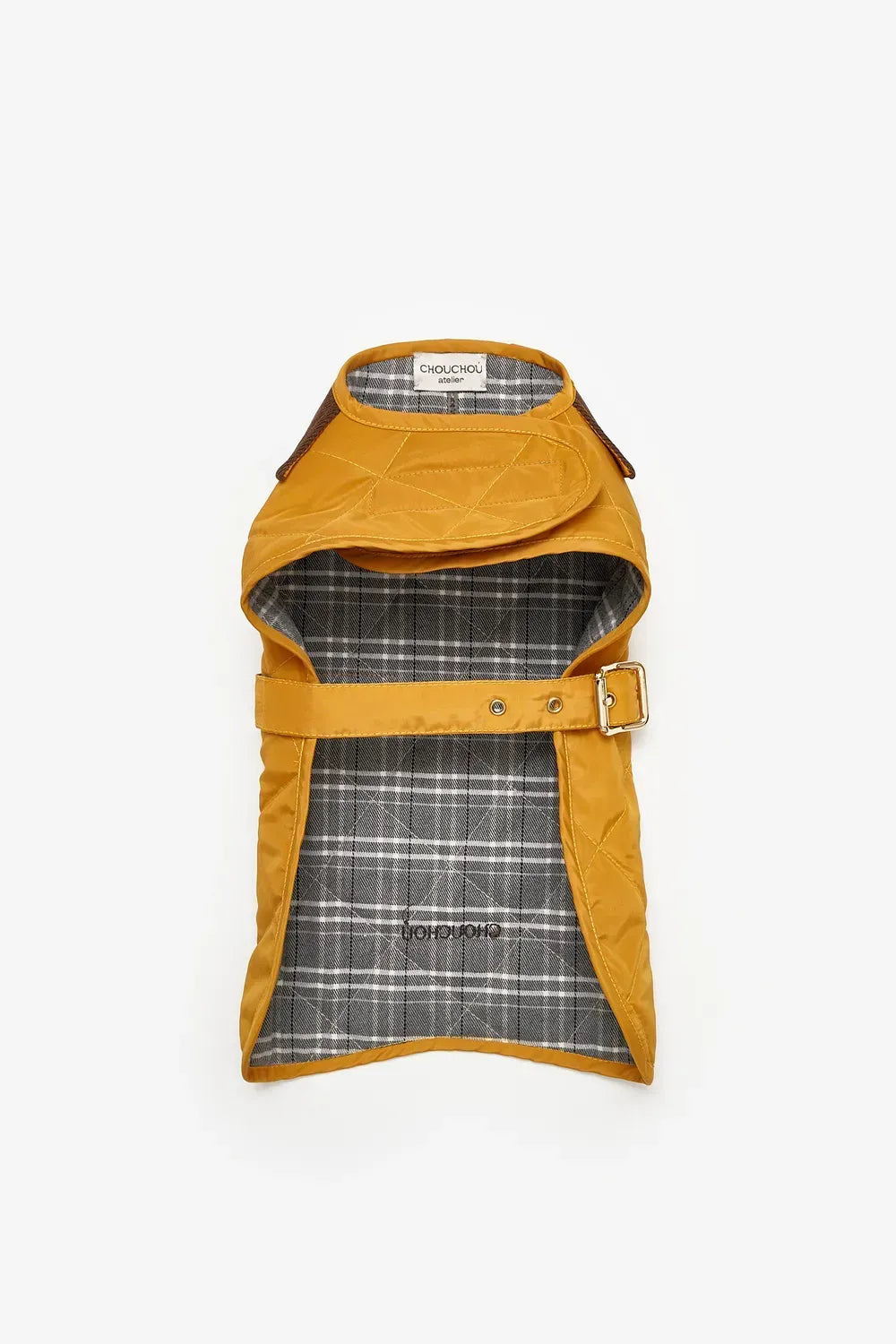 Rayer pour chiens dans une couleur de moutarde